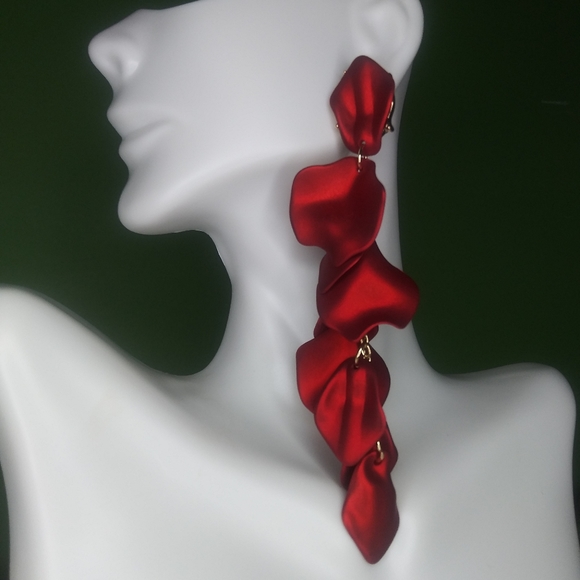 Petal Earrings - Picture 4 of 9